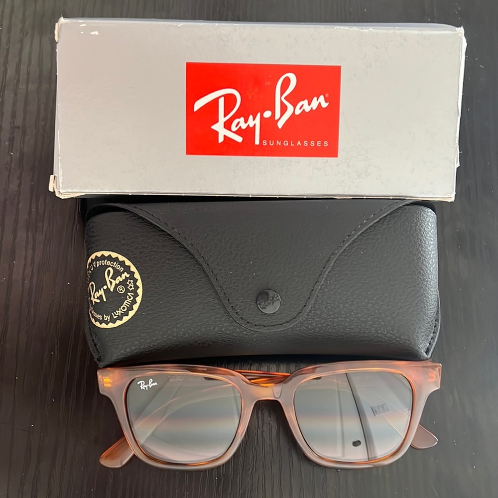 RAY-BAN
RB4323
